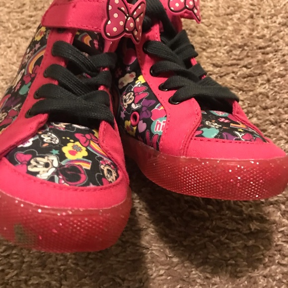 Minnie Mouse super cute shoe sale - Picture 2 of 7